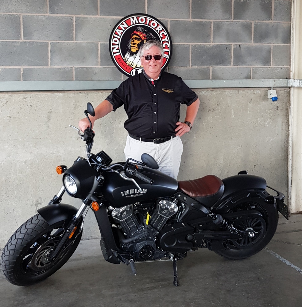 Rick Parfitt Jnr with his India sign AutomobiliaUK vintage petrol