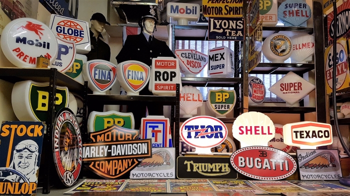 PUMPS / SIGNS / GLOBES     PHONE : 07976 435293