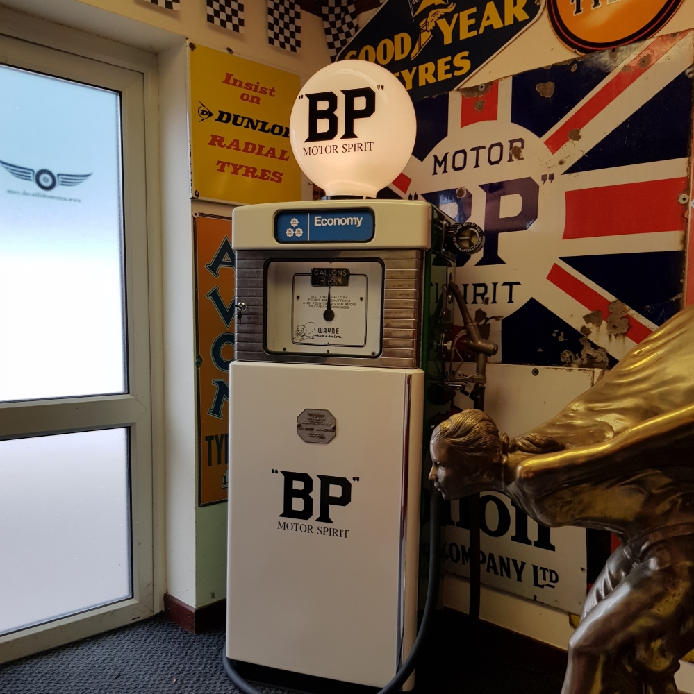 BP livery pump signed by F1 World Champion  NIGEL MANSELL 