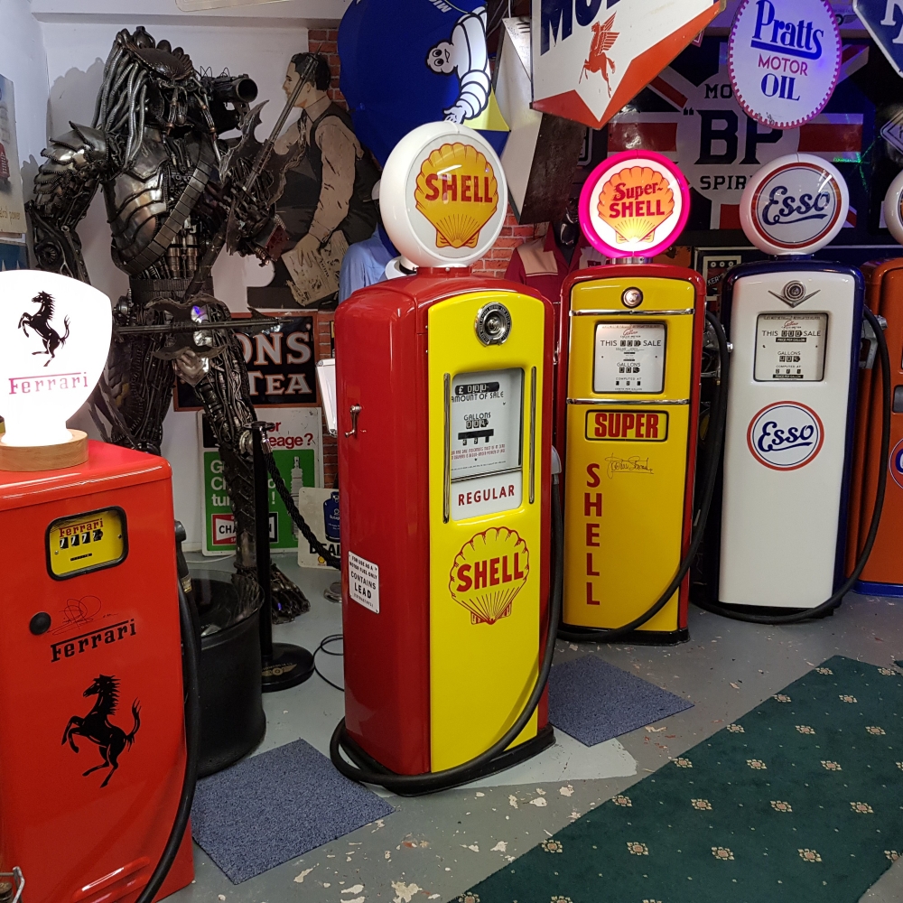 A superb SHELL livery vintage petrol pump with a special feature  STUNNING  