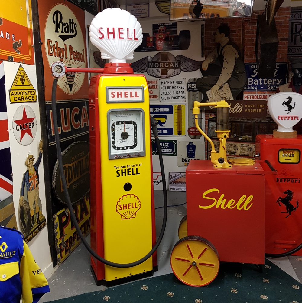 Avery Shell livery pump signed by Nigel Mansell and includes Shell oil tank 