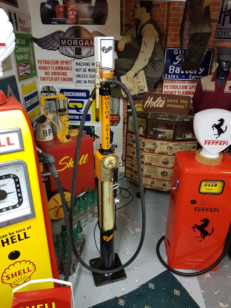 Avery vintage pump in PRATTS livery with glass globe which illuminates , great display item 