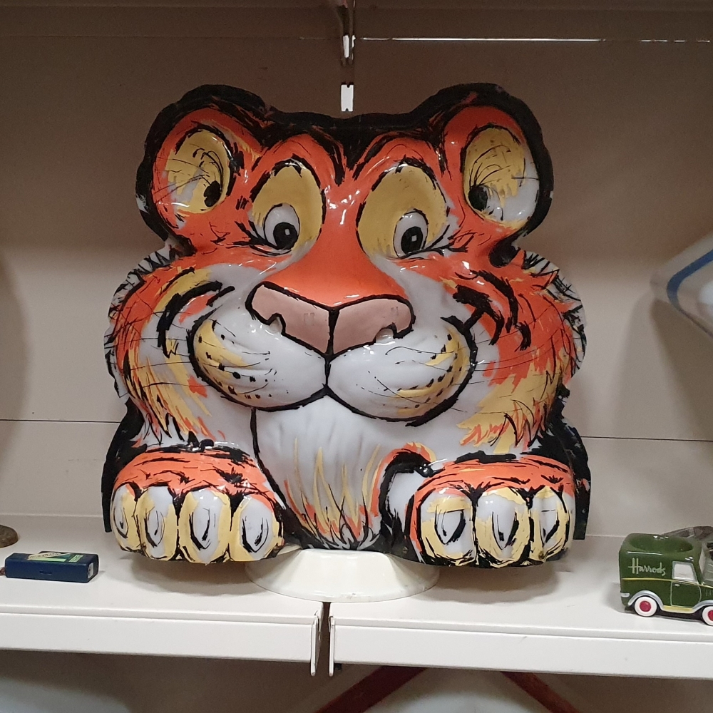 GLOBE ESSO Tiger globe STUNNING best we have seen 