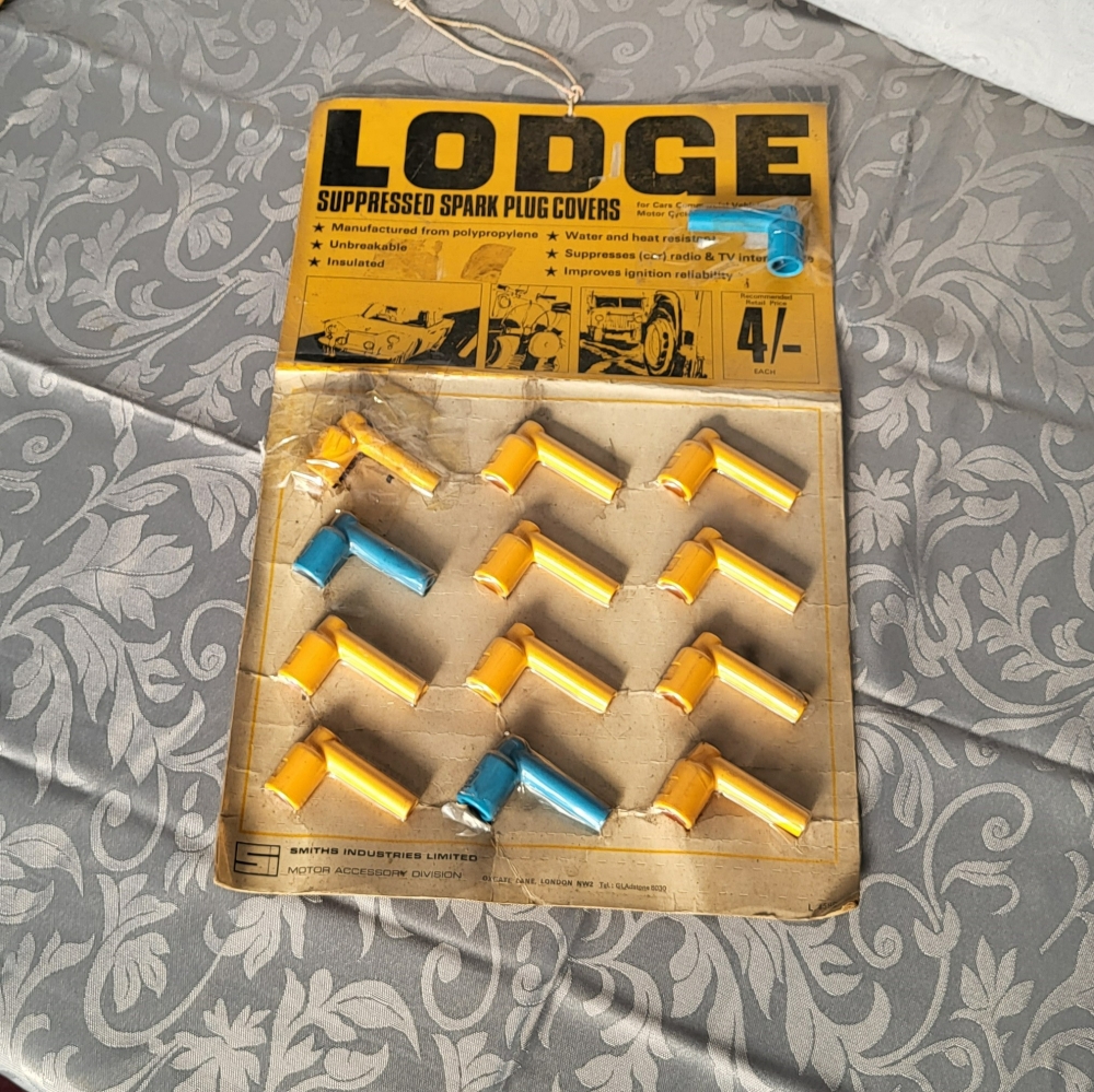 LODGE SPARK PLUG 15HLNY PINK - NOS For FIAT 850, 127, 128, A-112