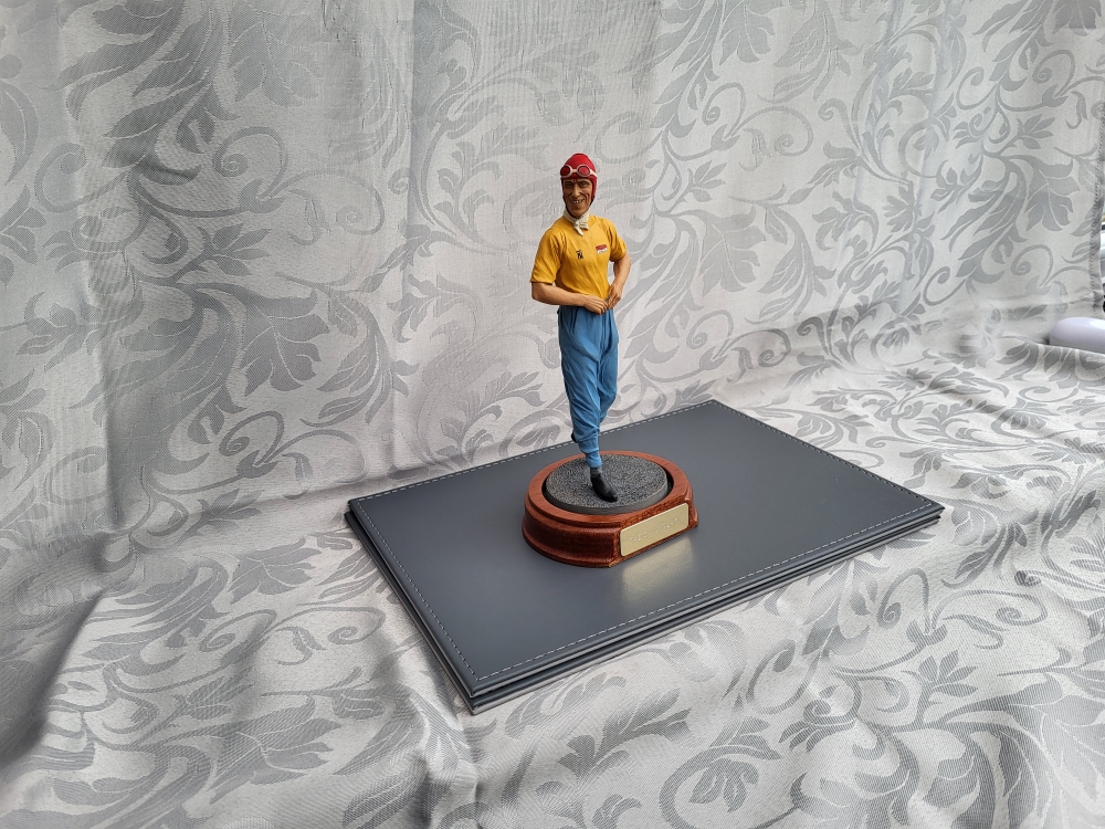 TAZIO NUVOLARI figure by Endurance app.8 inch 