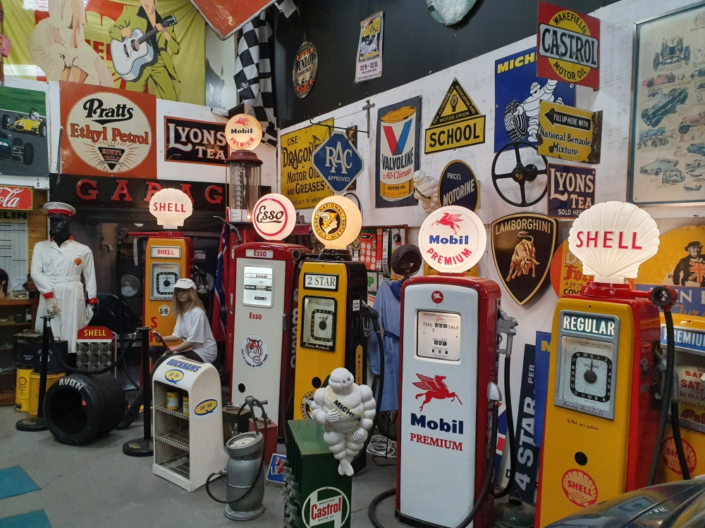 Welcome to Automobilia-uk 